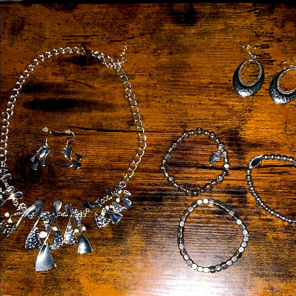 Elegant Silver Jewelry Set for Women